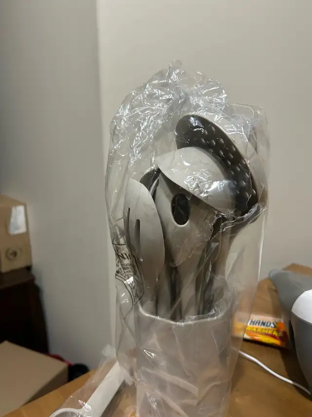 MOVING SALE: kitchen utensils65569748746115122