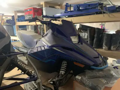 Save the tax and dealer fees! 2024 Yamaha Snoscoot ES 200cc kids youth snowmobile for sale. Sled is...