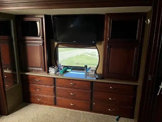 2012 American Revolution 42T – Luxury Diesel Pusher in RVs & Motorhomes in Revelstoke - Image 11