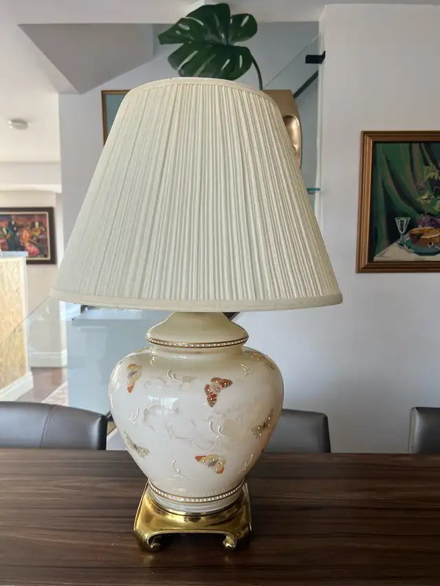 VTG Butterfly Lamp Brass Base in Indoor Lighting & Fans in Mississauga / Peel Region - Image 4