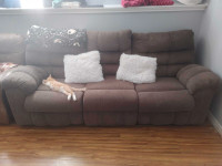 3 SeaterRecliner. With table and cupholder