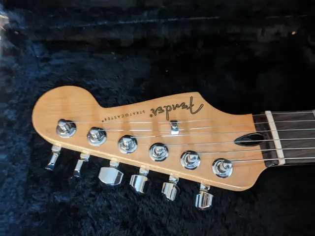 Electric Guitar Fender Stratocaster BlackTop in Guitars in Guelph - Image 7