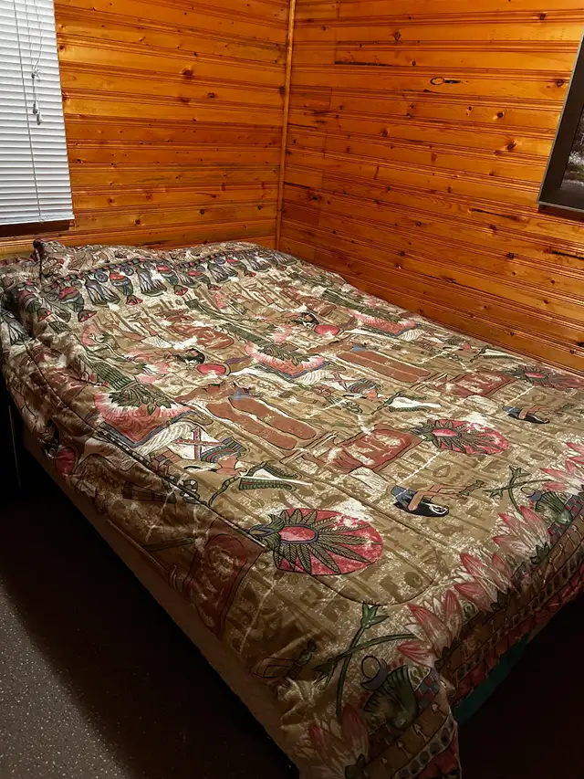 Double and single bed blankets $20 each in Beds & Mattresses in Peterborough - Image 3