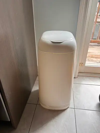 Genie Diaper Pail! It's a Playtex Baby Diaper Genie Expressions diaper pail. It's a white plastic bi...