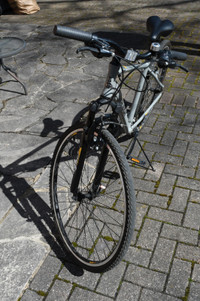 Raleigh Route 700 C Hybrid Bicycle