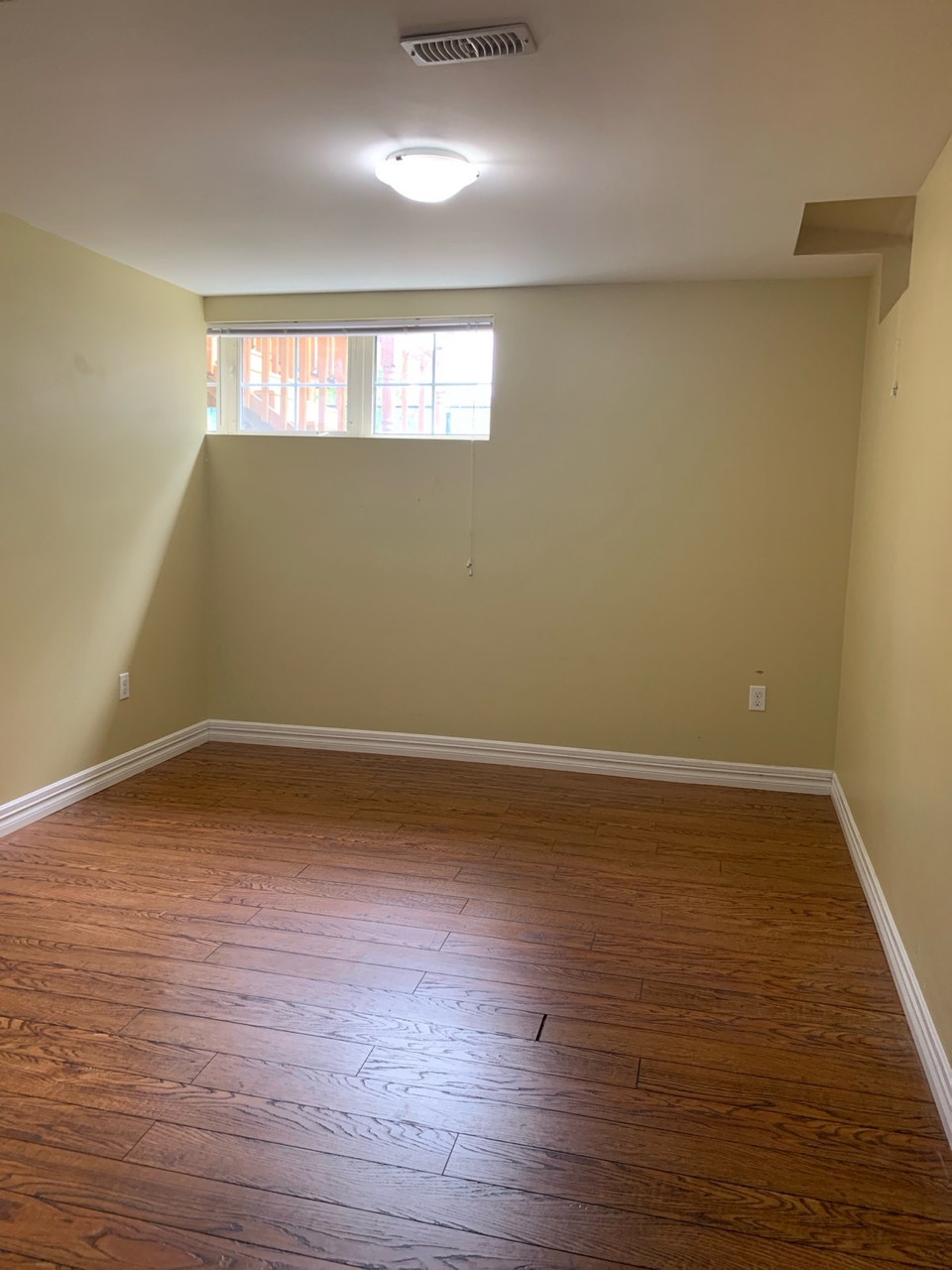 Beautiful & Private - 1 Bedroom Basement  - $1,200 / mon 1