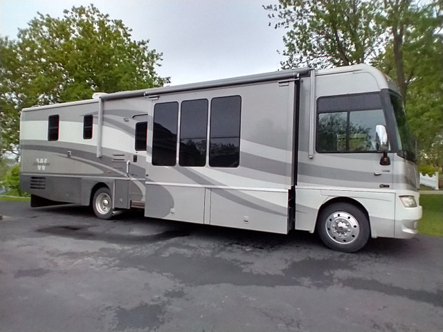 Motorisé classe A, Winnebago Adventurer 38J ,39 pi, tout équipé. dans VR et caravanes  à Saint-Hyacinthe