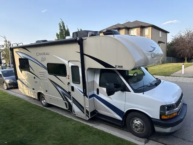 2020 Thor Chateau Class C Motorhome in RVs & Motorhomes in Calgary - Image 3