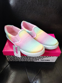 Brand New Kensie Kids/Youth Girls Size 2 Slip-On Sneakers, BNIB