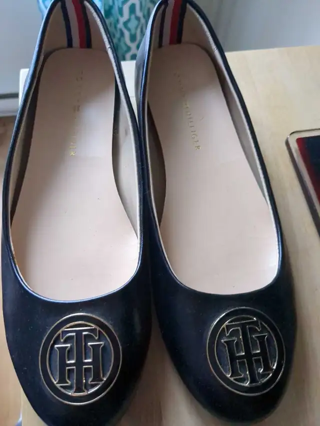 TH woman shoes size 7M in Women's - Shoes in Ottawa - Image 2