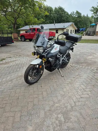 2011 Triumph Tiger 800. 3 cylinder triple. $6000. Certified and ready to ride! New rear tire and bat...