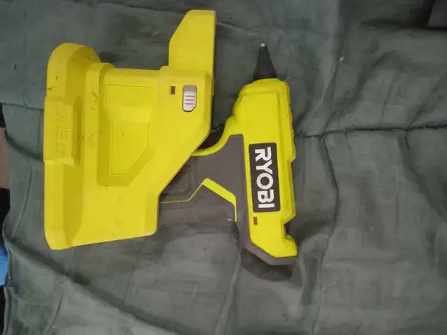ryobi cordless glue gun in Power Tools in Owen Sound - Image 4