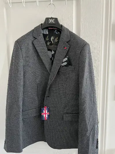 Men's Jacket - 48 Reg, View more
