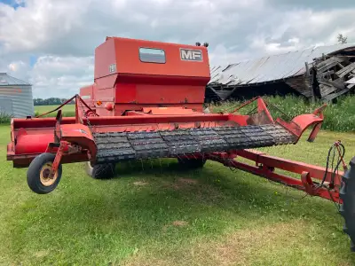 1979 Massey Ferguson 751 PT combine for sale. 1000 RPM PTO. Melroe pickup. Fully functioning. Stored...