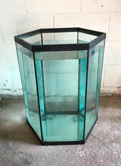 Great condition, approx. 35 gallon, measures 20" W x 18" D 25" H, no leaks or cracks, price if firm,...