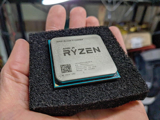 AMD Ryzen 3 PRO 3200GE CPU AM4 in System Components in Oshawa / Durham Region