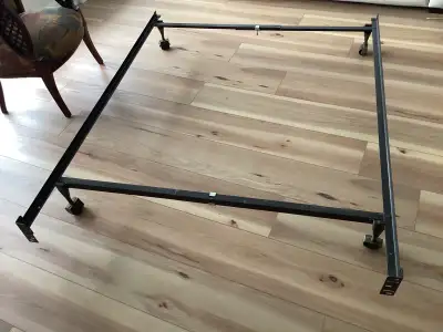 Cadre de lit ajustable simple ou double en acier avec roulettes, View more