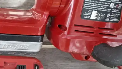 Cordless Toro Hedge Trimmer - Lithium 24V Battery *EXCELLENT*, View more