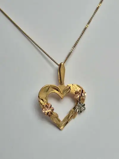 New 10K Solid Gold 1.6 gram Heart Pendant & Chain, View more