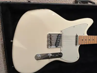 The comfort and curvaceously slick style of a Jazzmaster body is married to a Telecaster neck, picku...
