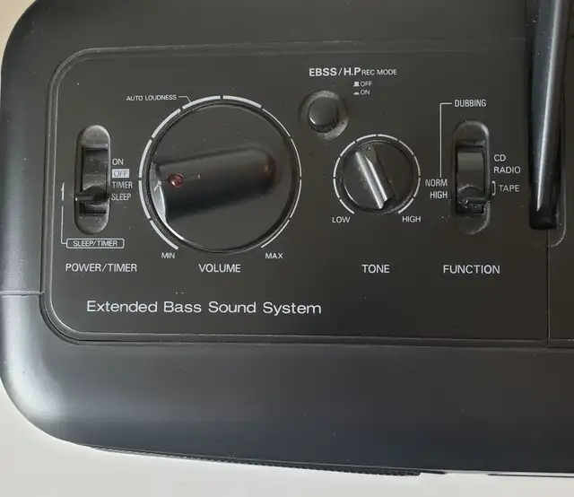 Sanyo MCD-Z30 Portable Stereo Boombox CD Cassette in Stereo Systems & Home Theatre in Mississauga / Peel Region - Image 7