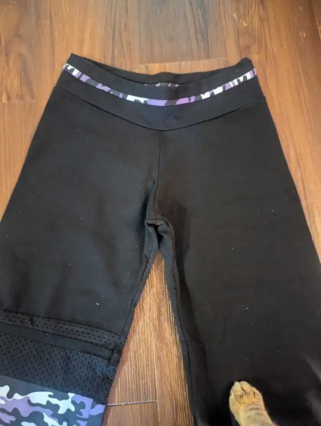 women's leggings in Women's - Bottoms in Markham / York Region - Image 3