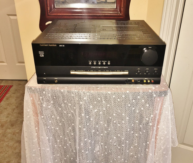 Harman Kardon 200 Watt 5.1 AVR w/ Remote AVR 120 in Stereo Systems & Home Theatre in Ottawa - Image 2
