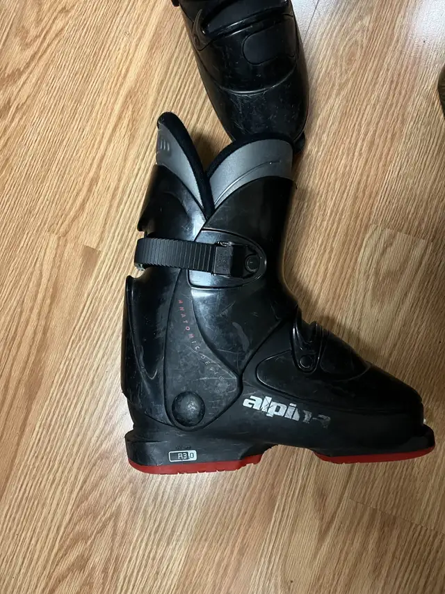 Bottes de ski pour enfants de marque Alpina, pointure 22,5 in Ski in Laval / North Shore - Image 3