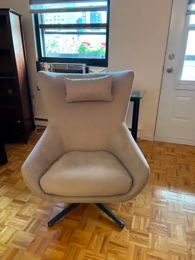 Fauteuil pivotant, View more