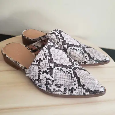 CROWN VINTAGE "Macaria" Slip-On Mules Embossed Print Sz 7.5  EUC, View more
