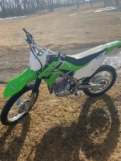 Runs great. Recent oil change. 30 hours total on it. EFI. Beginner ridden. 5499$ cash obo. Open to t...