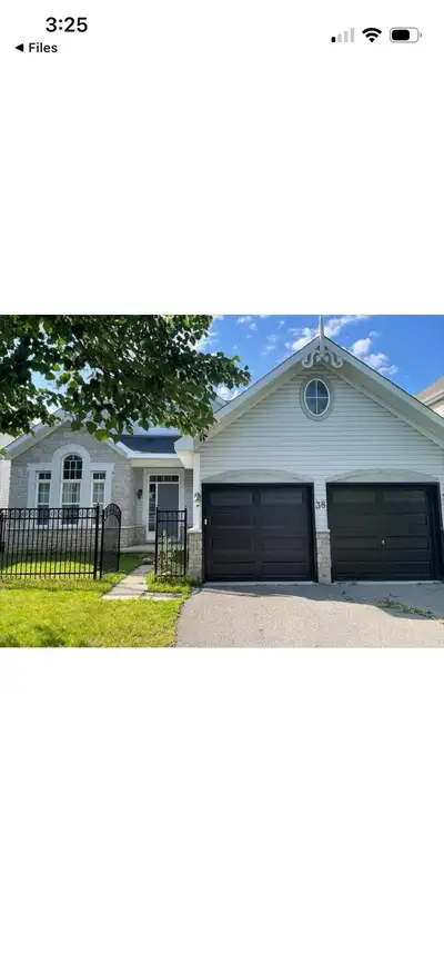 Master bedroom 1100$ with ensuite bathroom with bath and shower and walk-in closet. Huge house. Smal...