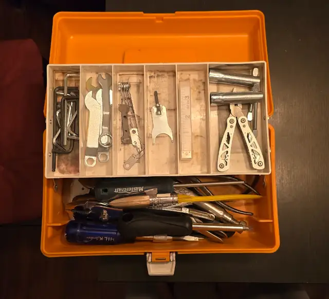 Small toolbox filled with tools. in Tool Storage & Benches in Ottawa - Image 4