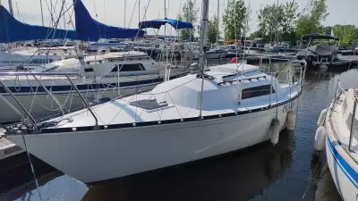 Voilier à vendre – Excellente condition, prêt à naviguer ! Profitez de l’été sur l’eau avec ce super...