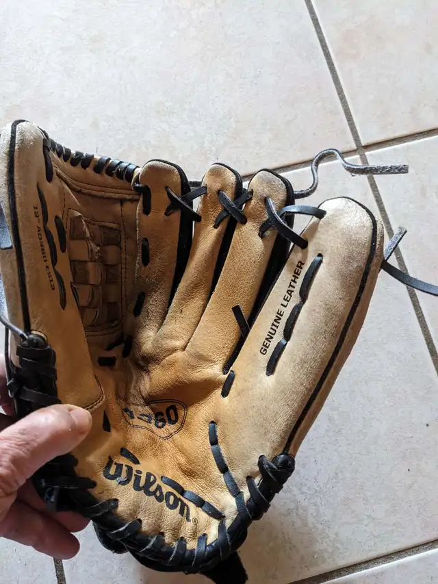 Kids, Adult Baseball Gloves, Baseball Cricket Bats, Helmet in Baseball & Softball in City of Toronto - Image 7