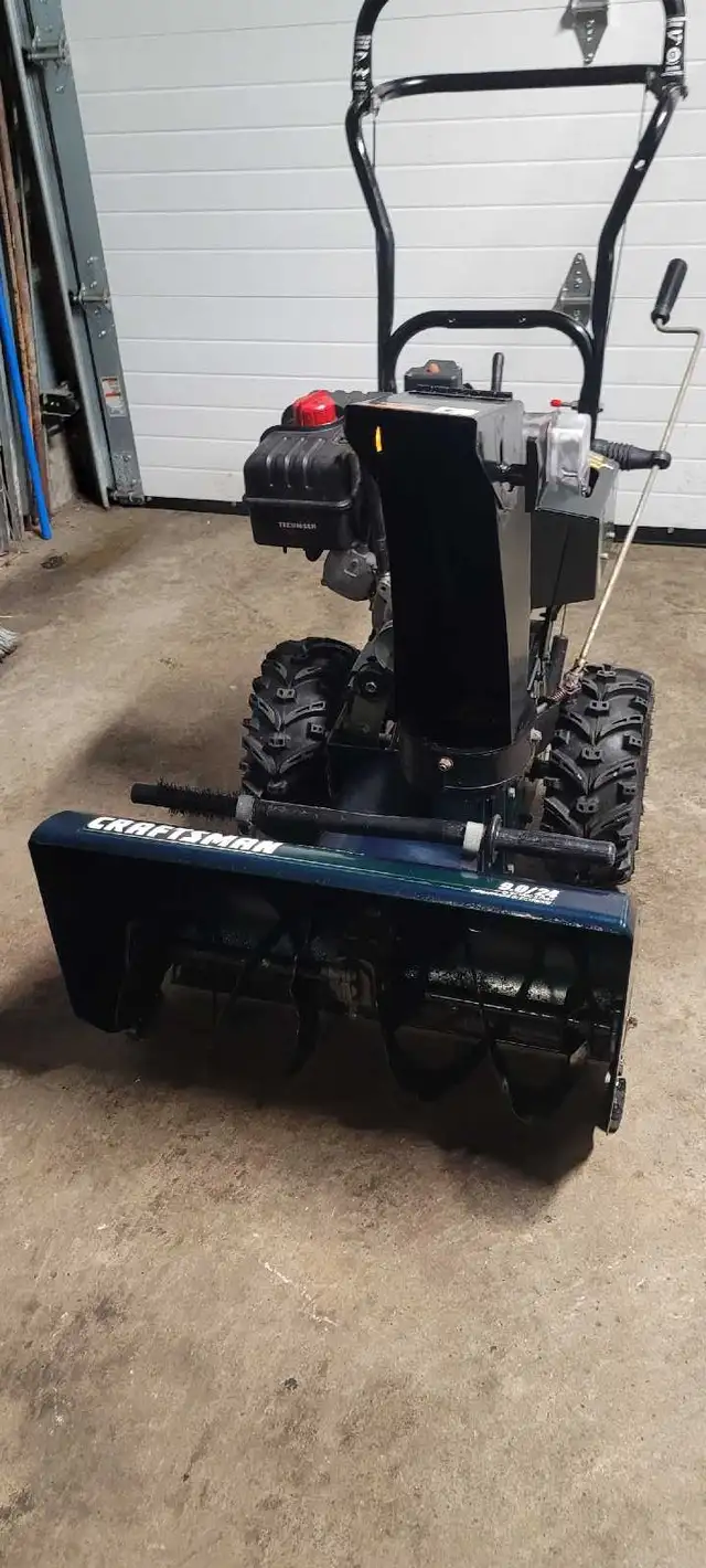 24 inch Craftsman snowblower with auger kit in Snowblowers in Mississauga / Peel Region - Image 9