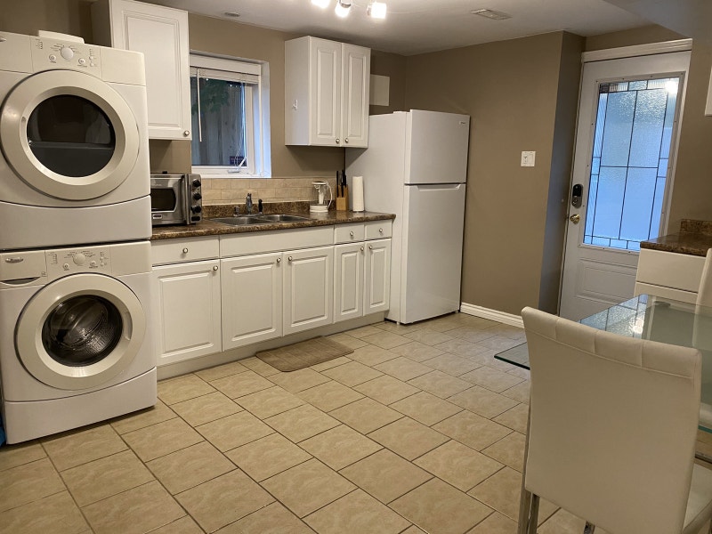 FURNISHED ABOVE GROUND CLEAN 1 BED IN UPSCALE VAUGHAN Long Term