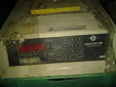 electroscale 920 counting scale sSURPLUS lab equipment HUGE list ↓ centrifuge gc lc ms autosampler L...