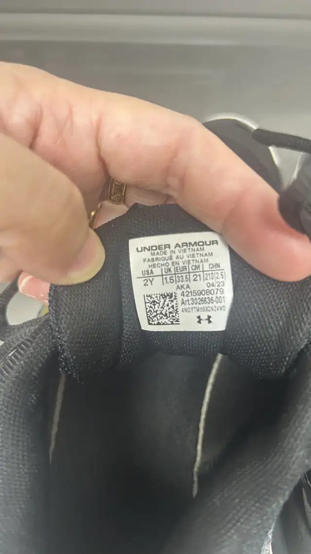 Under Armour Shoes in Men's Shoes in Oshawa / Durham Region - Image 4