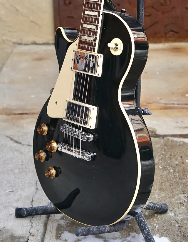 Lefty 1991 Gibson Les Paul Standard in Guitars in Oakville / Halton Region - Image 4