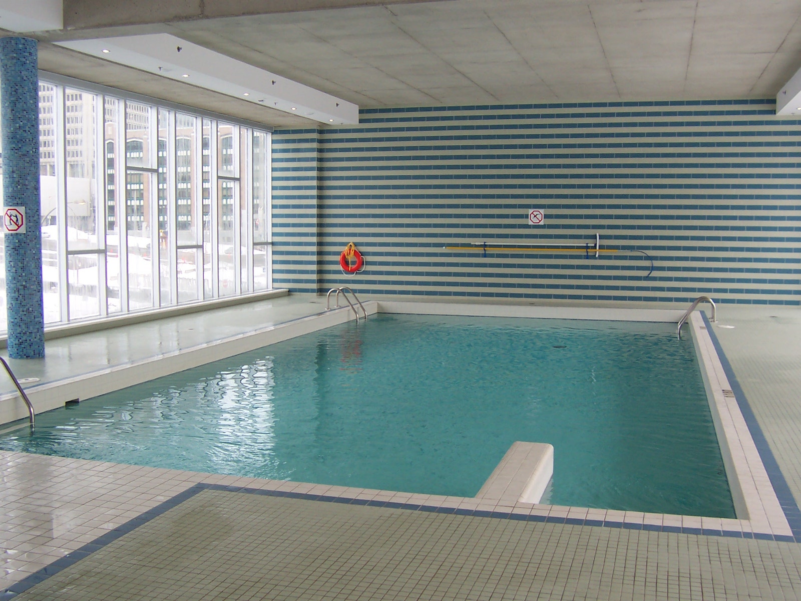 Chambre a louer centre-ville Montreal / Room for Rent — photo 1