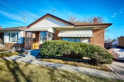 Private Room for Rent – Birchmount Rd. & Lawrence Ave. East Experience the Epitome of Luxury Living...