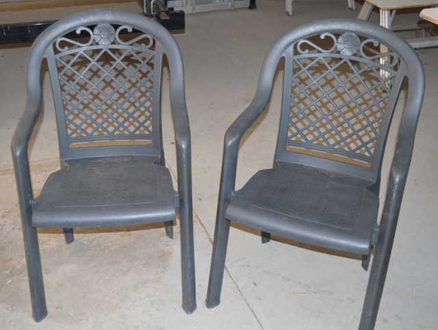 plastic chairs in Patio & Garden Furniture in Belleville