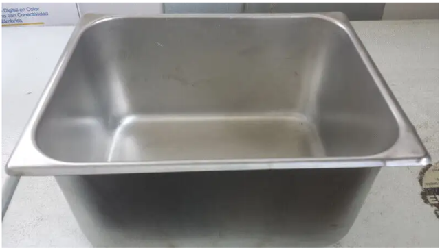 Stainless Stee Food Pans, Lids, and jars in Kitchen & Dining Wares in Lethbridge - Image 4