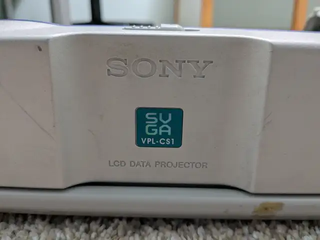 Projector Sony  VPL-CS1 (VGA 800x600)63760518764673123