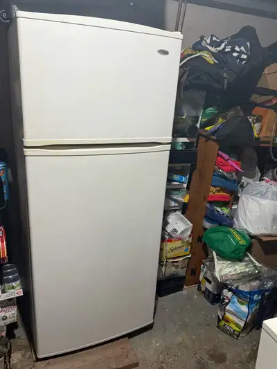 Frigidaire en très bon état pour 375$ négociable, View more