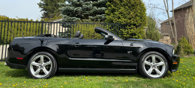 2010 Ford Mustang GT * Super Clean* Low Kms*