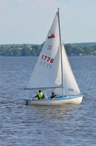 daysailer- Length: 14' Beam: 6' fiberglass monohull