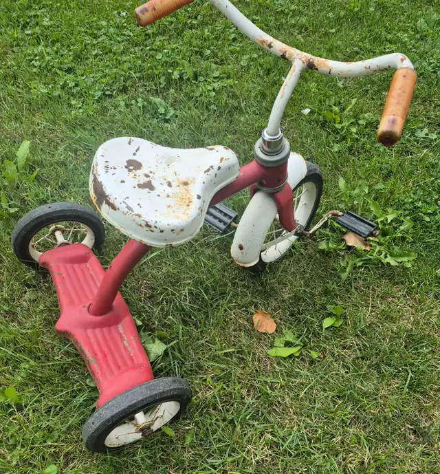 Vintage 60s-70s Canadian Tire Supercycle Tricycle in Toys in Owen Sound - Image 6