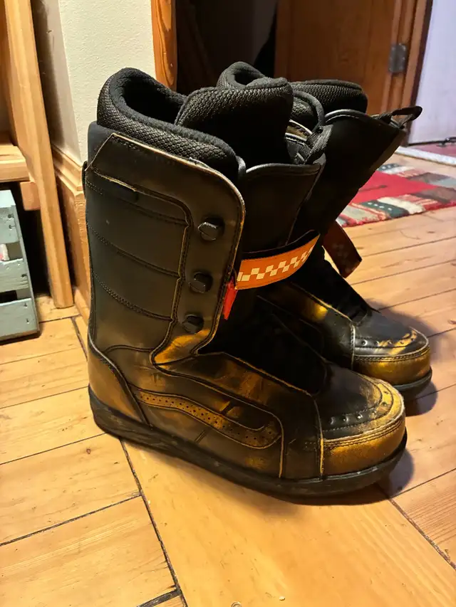 Vans Snowboard Bottes 11 in Snowboard in City of Montréal - Image 2